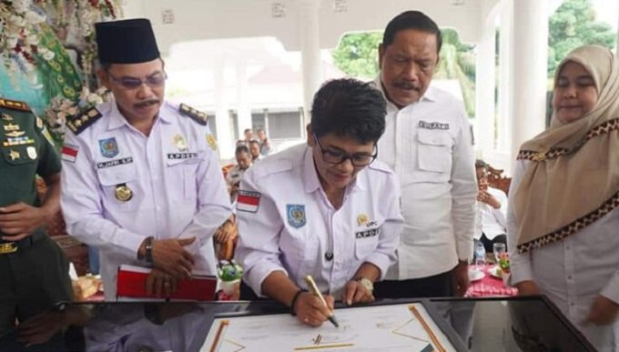 Ketua-DPRD-BU-696x375