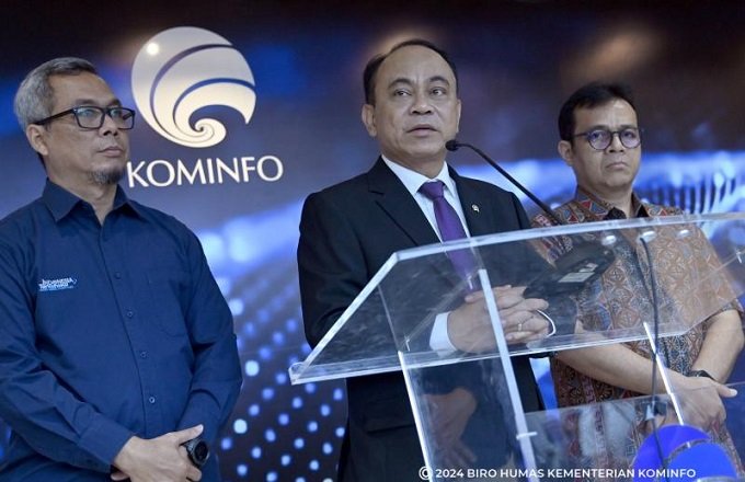 kominfo-menteri-budi-arie-konferensi-pers-soal-Apple-PeyHS