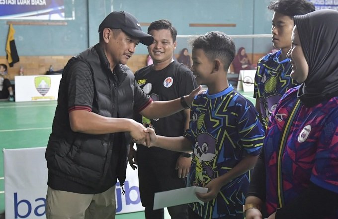 3208Kemenpora-Dukung-Turnamen-PBSI-Sumedang-Open-2024-untuk-Pengembangan-Bakat-Atlet-Bulu-Tangkis-Junior