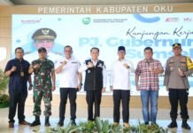 Pj Gubernur Agus Fatoni Salurkan Bantuan untuk Korban Banjir di Kabupaten OKU Total Rp 5 Miliar Lebih
