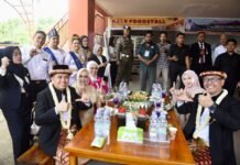 Pj Gubernur Agus Fatoni dan Pj Ketua TP PKK Sumsel Tyas Fatoni Resmikan Sentra Oleh-oleh dan Kuliner UMKM Tepian Ayek Lematang Lahat