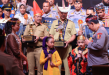 Kapolri dan Ketua Bhayangkari Sapa Dua Anak Pemenang Lomba Setapak Perubahan