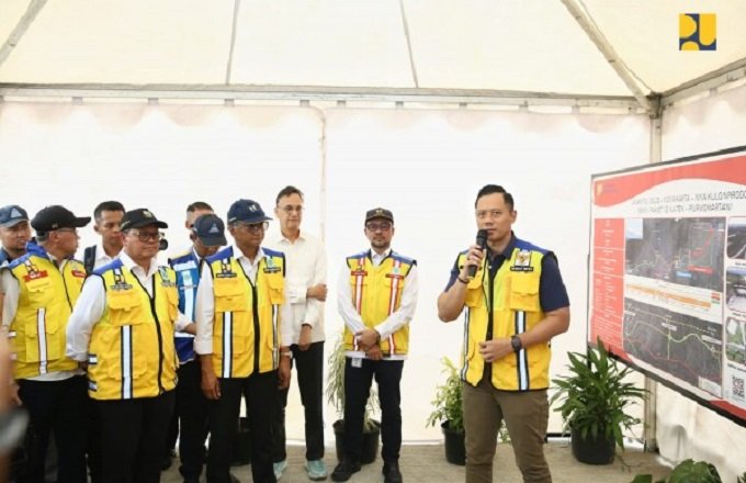 menteri-dody-dan-menko-ahy-pastikan-tol-solo-yogyakarta-nyia-segmen-klaten-prambanan-siap-fungsional-untuk-dukung-nataru-20242025-WhatsApp Image 2024-12-17 at 14.11.30