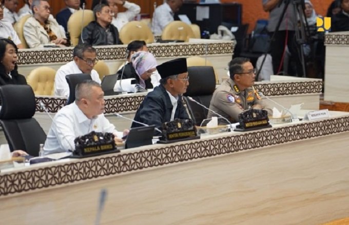 raker-persiapan-mudik-lebaran-2025-menteri-pu-pastikan-kesiapan-infrastruktur-jalan-WhatsApp Image 2025-03-11 at 21.30.08