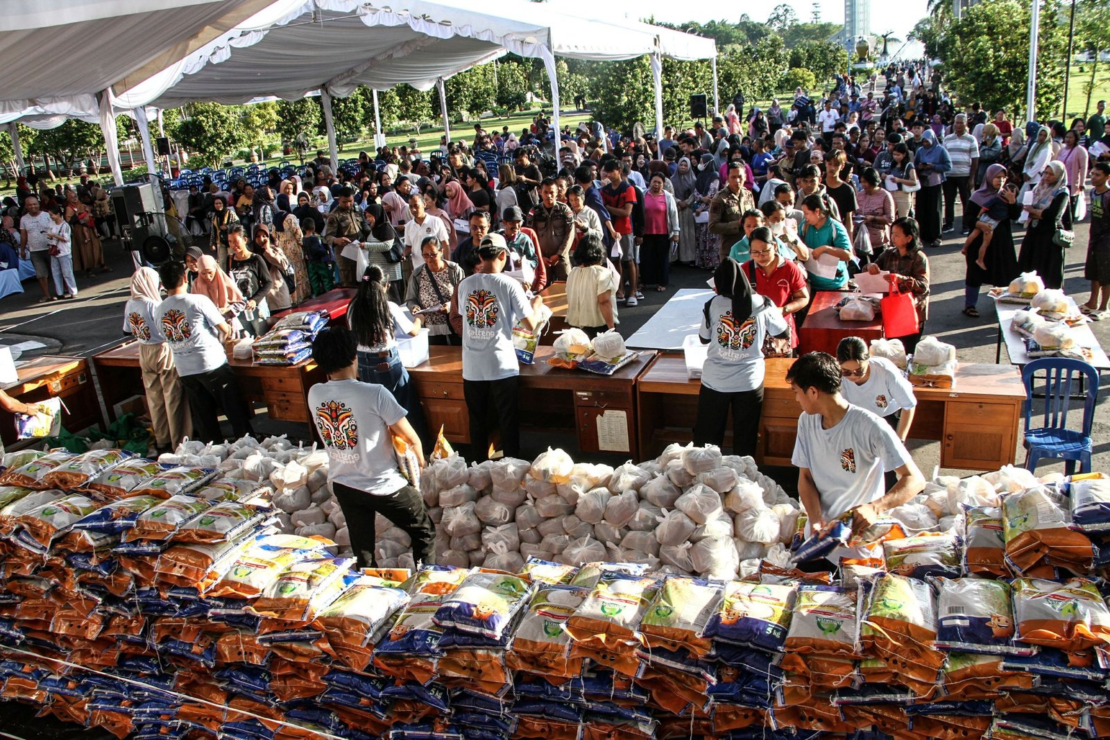 antarafoto-gerakan-pasar-murah-di-palangka-raya-1748477988