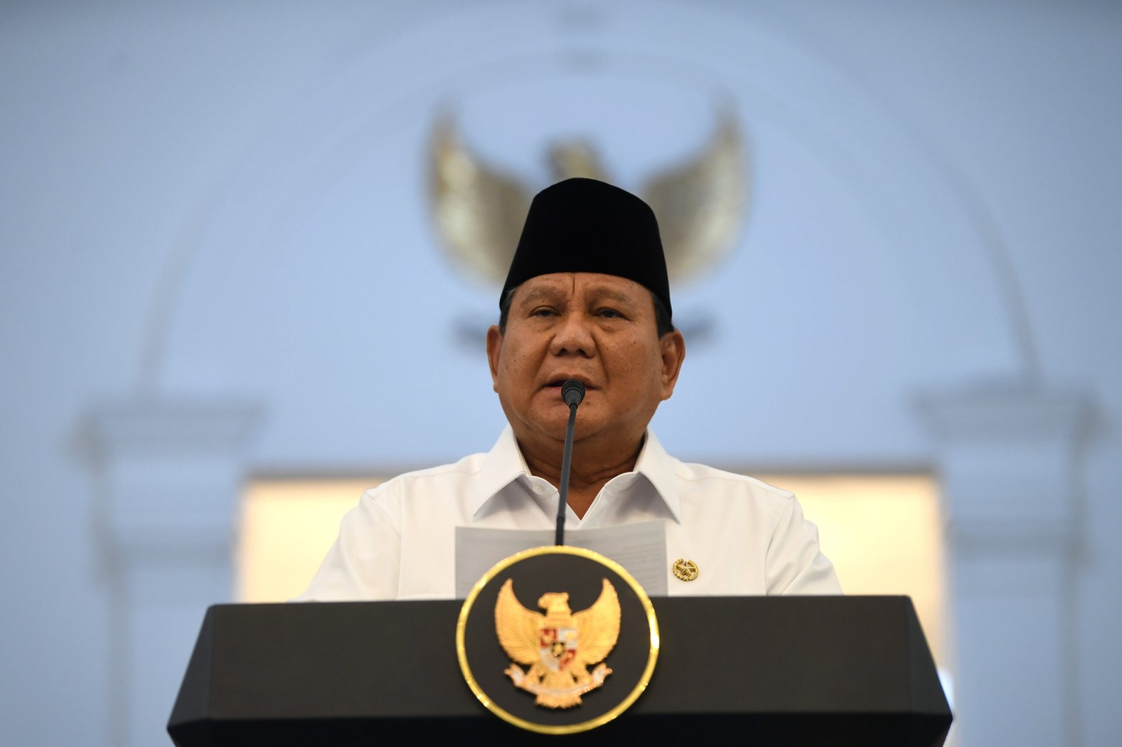 Presiden Prabowo Subianto menyampaikan keterangan pers terkait situasi terkini di di Istana Merdeka, Jakarta, Minggu (31/8/2025).