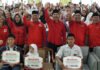 Serahkan Bantuan PIP Ke Para Siswa Penerima, Bupati BU : Tidak ada Lagi Siswa Putus Sekolah