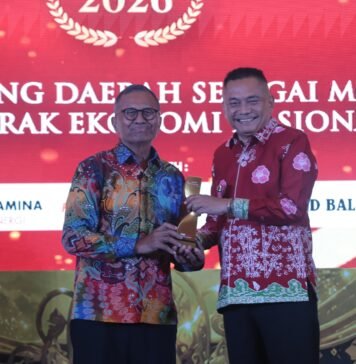 Jelang HUT Kabupaten Bengkulu Tengah Ke-18, Bupati Rachmat Riyanto Terima Penghargaan Nasional Disway Top Regional Leader